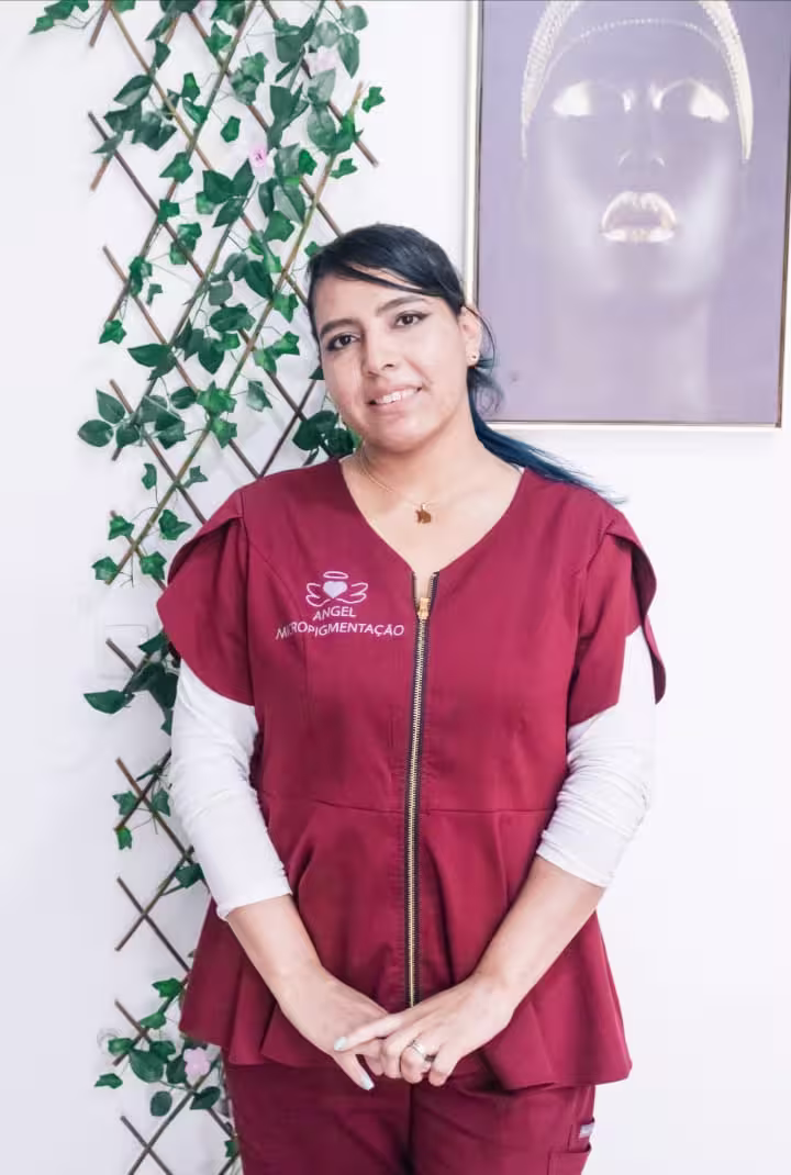 Angel, especialista em micropigmentação